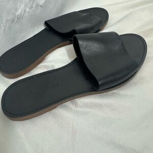 MADEWELL The Boardwalk Post Slide Sandal
Sleek black leather sandals size 7